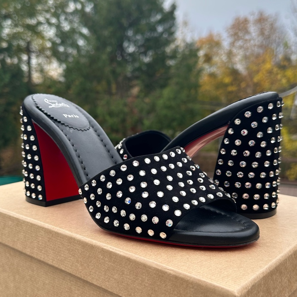 ✨HOST PICK✨ *NEW* CHRISTIAN LOUBOUTIN HEELS (IT 40)